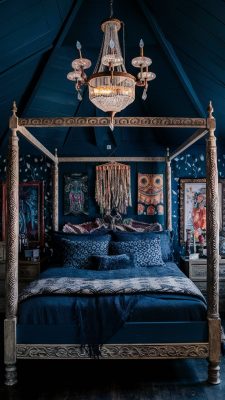 donkerblauwe slaapkamer inspiratie boho stijl