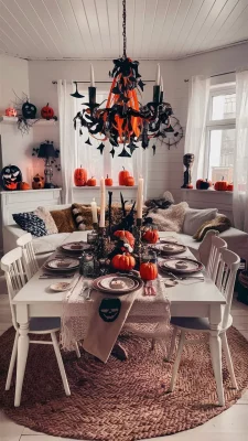 halloween decoratie in huis met halloweentafels